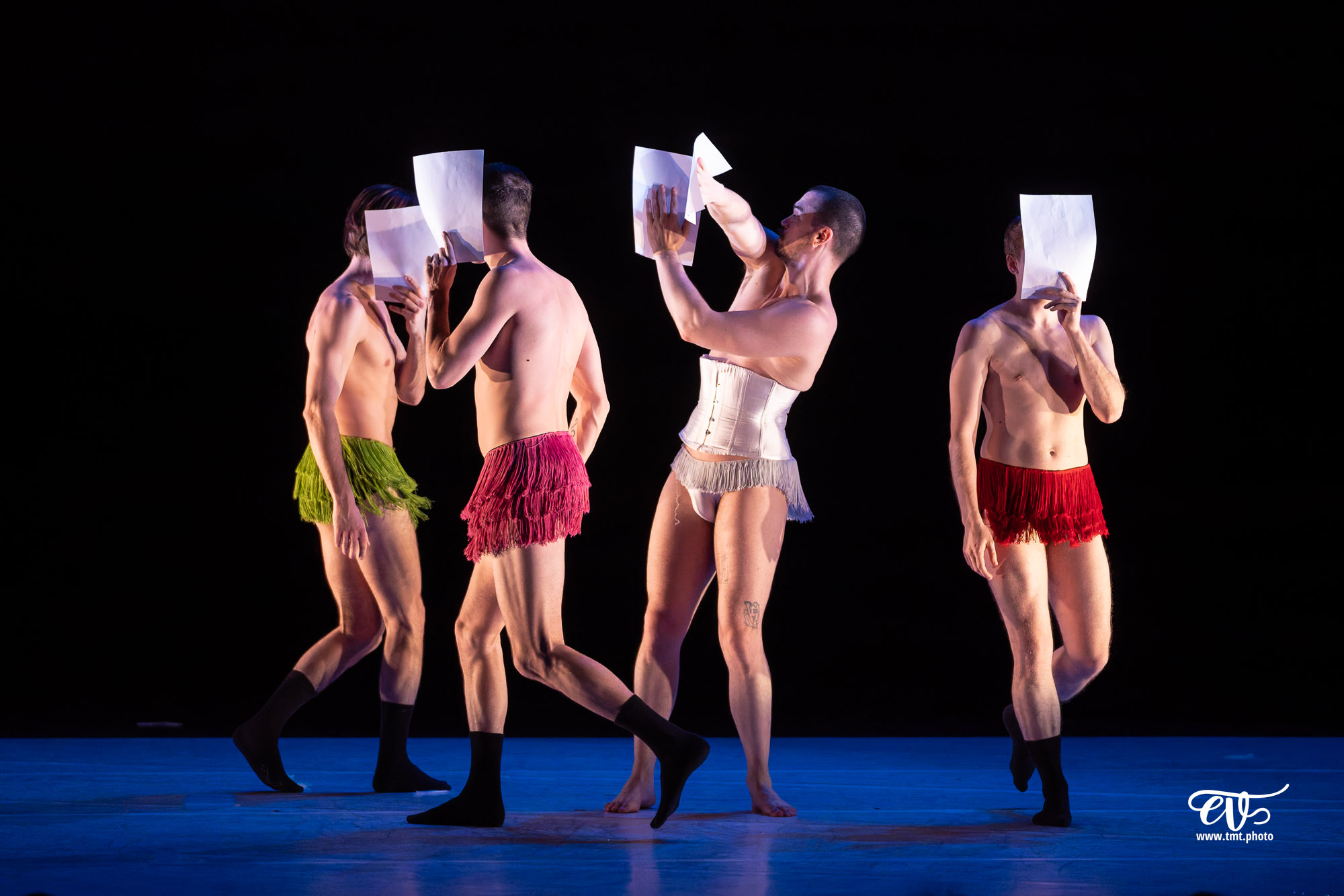 A4 (COMME LA FEUILLE) CIE CHICOS MAMBO